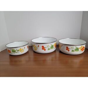 Vintage Nesting Metal Enamel Bowls Set of Three #A20